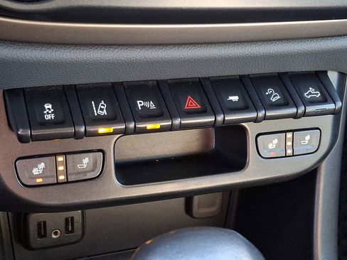 Used 2022 Chevrolet Colorado Z71 w/ Safety Package image 24