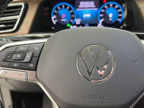 Used 2025 Volkswagen Atlas SE AWD/4WD image 18