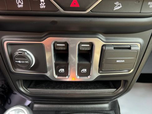 Used 2021 Jeep Wrangler Sport AWD/4WD image 35