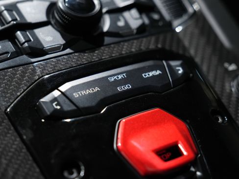 Used 2018 Lamborghini Aventador S image 46