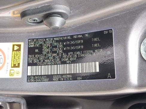 Used 2019 Toyota Highlander SE image 27