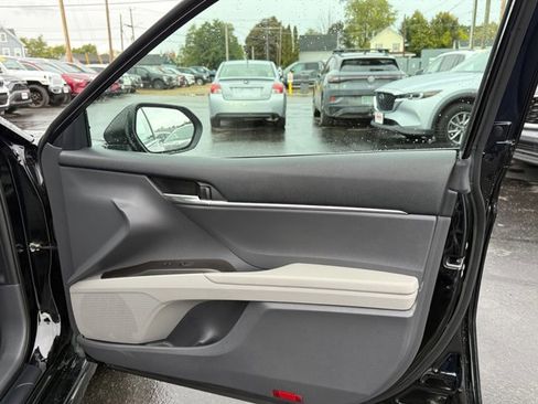 Used 2022 Toyota Camry SE image 28