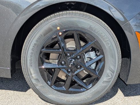 New 2026 Kia K5 LXS image 11