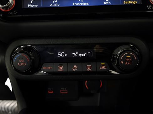 Used 2024 Nissan Kicks SR w/ Exterior Package image 31