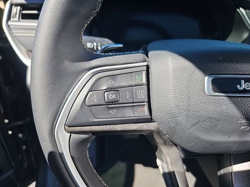 Used 2024 Jeep Grand Cherokee Limited w/ Black Appearance Package image 17