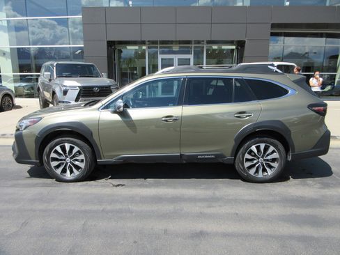 Used 2023 Subaru Outback Touring XT w/ Tech Package 2 AWD/4WD image 3