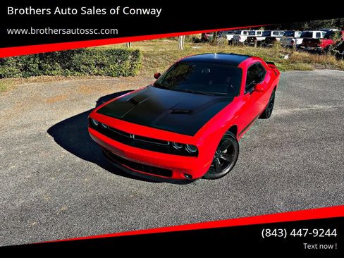 Used 2020 Dodge Challenger SXT image 1