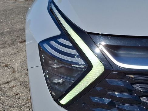 Certified 2023 Kia Sportage SX image 9