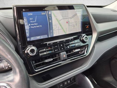 Used 2021 Toyota Highlander Limited FWD image 9