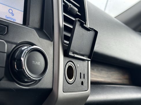 Used 2020 Ford F150 Lariat w/ Trailer Tow Package image 20