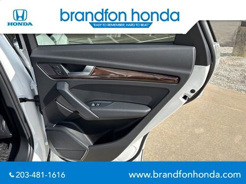 Used 2020 Audi Q5 2.0T Premium w/ Convenience Package AWD/4WD image 9