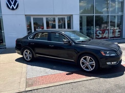 Used 2013 Volkswagen Passat TDI SEL Premium FWD image 3