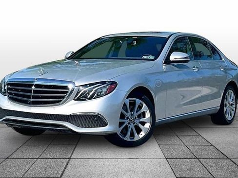 Used 2019 Mercedes-Benz E 300 4MATIC image 2