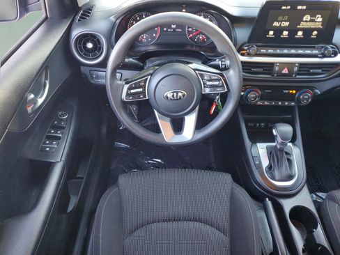 Certified 2019 Kia Forte LXS image 9