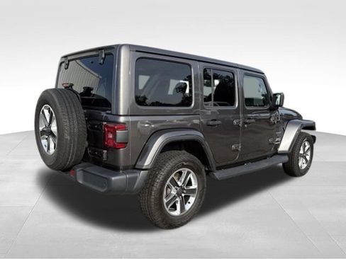 Used 2018 Jeep Wrangler Unlimited Sahara AWD/4WD image 17