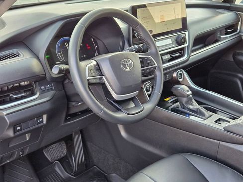Used 2025 Toyota Grand Highlander AWD Hybrid image 10