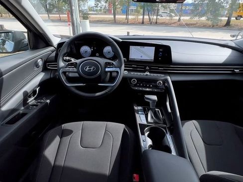 Used 2025 Hyundai Elantra SEL w/ Cargo Package image 25