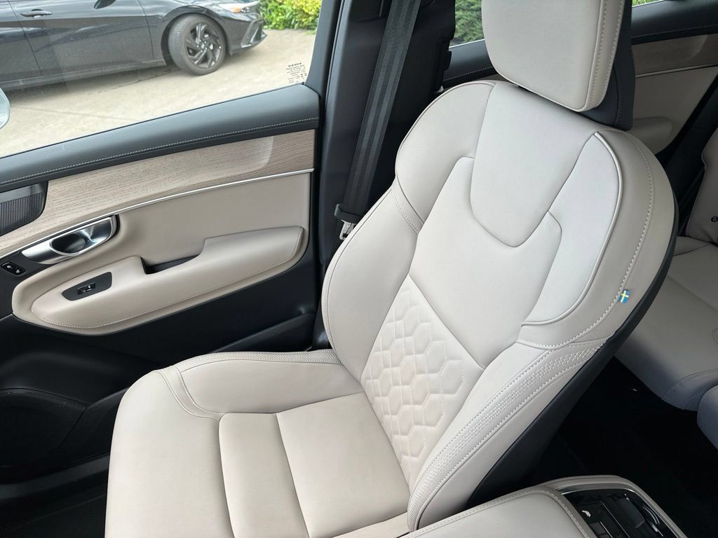 Certified 2026 Volvo XC90 B6 Plus AWD/4WD image 34