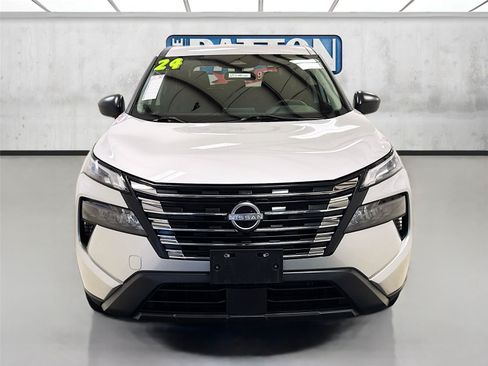 Used 2024 Nissan Rogue S AWD/4WD image 2