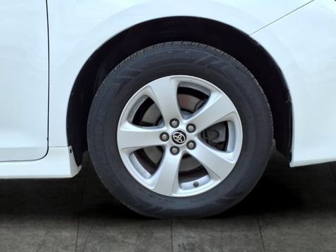 Used 2020 Toyota Sienna L FWD image 9