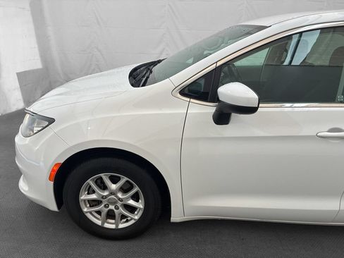 Used 2020 Chrysler Voyager LX w/ Cold Weather Group FWD image 3