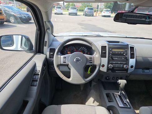 Used 2012 Nissan Frontier SV w/ SV Premium Utility Pkg AWD/4WD image 11