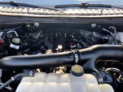 Certified 2025 Lincoln Navigator Reserve AWD/4WD image 32