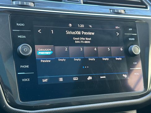 Used 2020 Volkswagen Tiguan SE w/ Panoramic Sunroof Package image 19