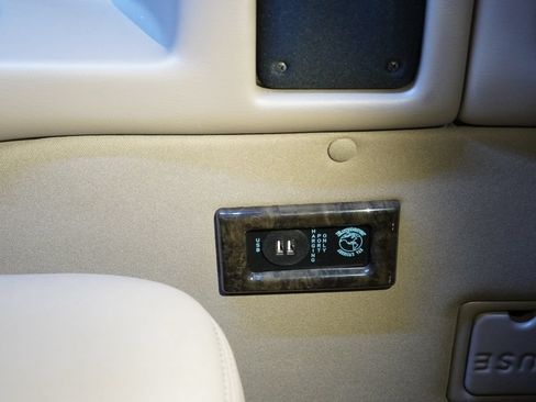 Used 2016 GMC Savana 2500 RWD image 36