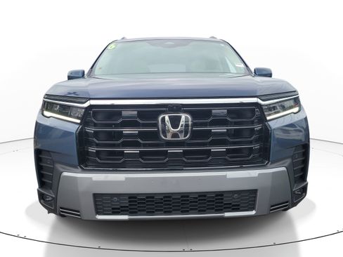 Used 2026 Honda Pilot Touring image 2