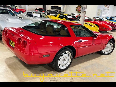 Used 1991 Chevrolet Corvette Coupe image 2