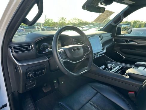 Used 2024 Jeep Wagoneer L Series III w/ Flexible Seating Group AWD/4WD image 12