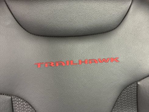 Used 2025 Jeep Compass Trailhawk AWD/4WD image 30
