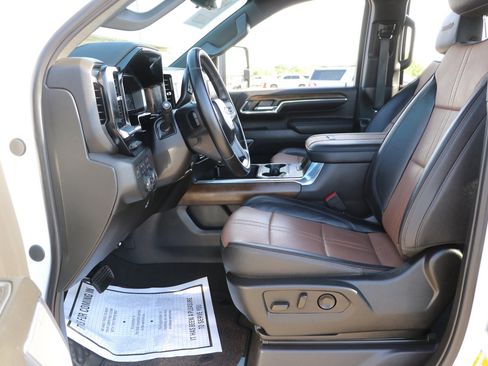 Used 2024 Chevrolet Silverado 2500 High Country w/ Technology Package AWD/4WD image 13