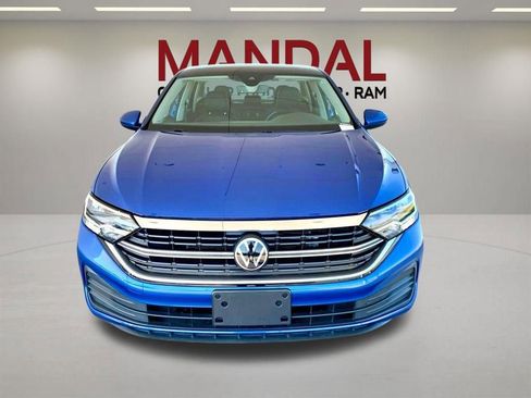 Used 2024 Volkswagen Jetta SE FWD image 2
