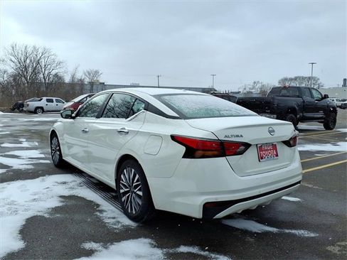 Used 2024 Nissan Altima 2.5 SV image 5