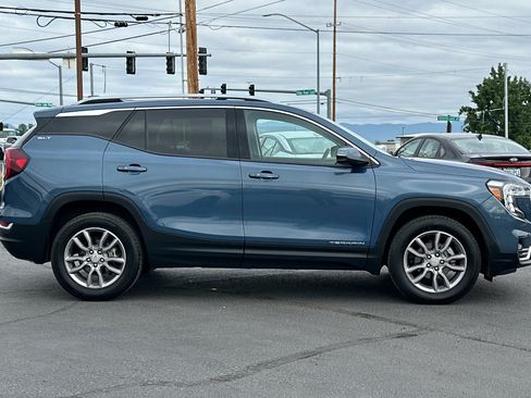 Used 2024 GMC Terrain SLT AWD/4WD image 3