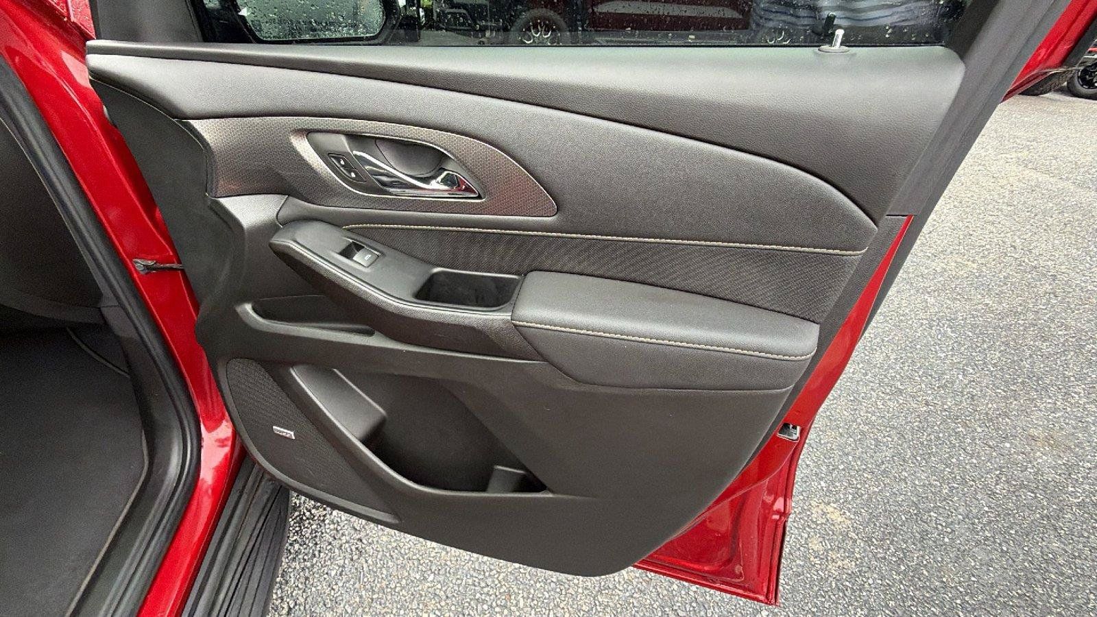 Used 2023 Chevrolet Traverse Premier FWD image 19