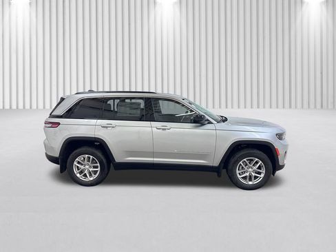 New 2025 Jeep Grand Cherokee Laredo X image 3