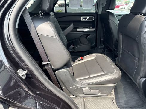 Used 2024 Ford Explorer XLT w/ Equipment Group 202A AWD/4WD image 22