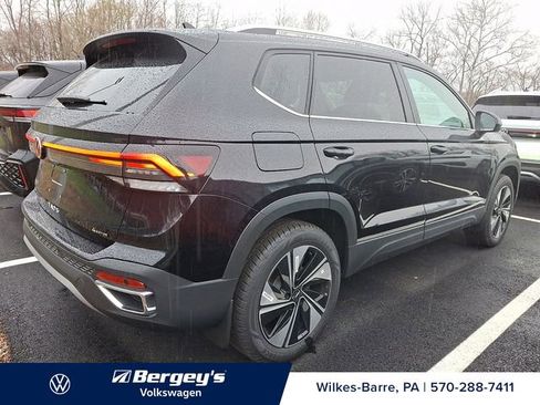 New 2026 Volkswagen Taos SE AWD/4WD image 3