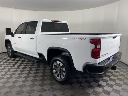Used 2025 Chevrolet Silverado 2500 Custom w/ Custom Convenience Package AWD/4WD image 9
