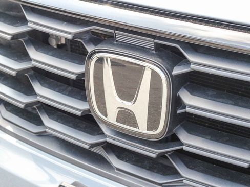 Used 2025 Honda Pilot Sport image 14