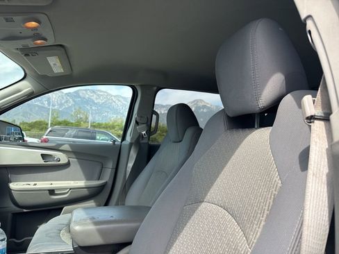 Used 2011 Chevrolet Traverse LS image 9