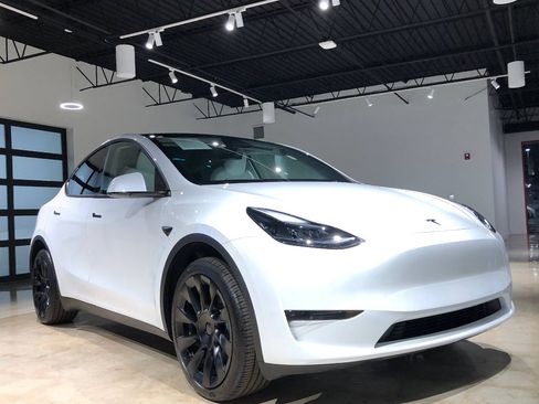 Used 2024 Tesla Model Y Long Range image 6