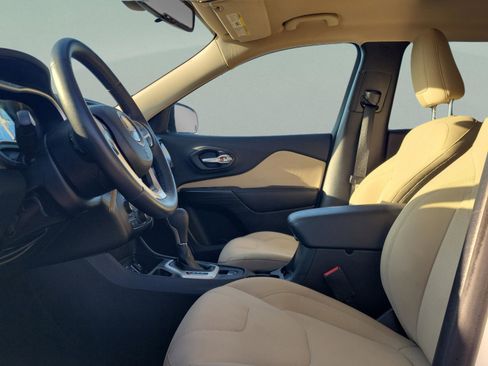 Used 2016 Jeep Cherokee Latitude image 17