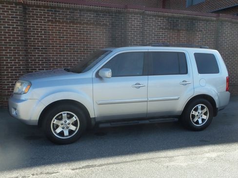 Used 2010 Honda Pilot Touring image 2