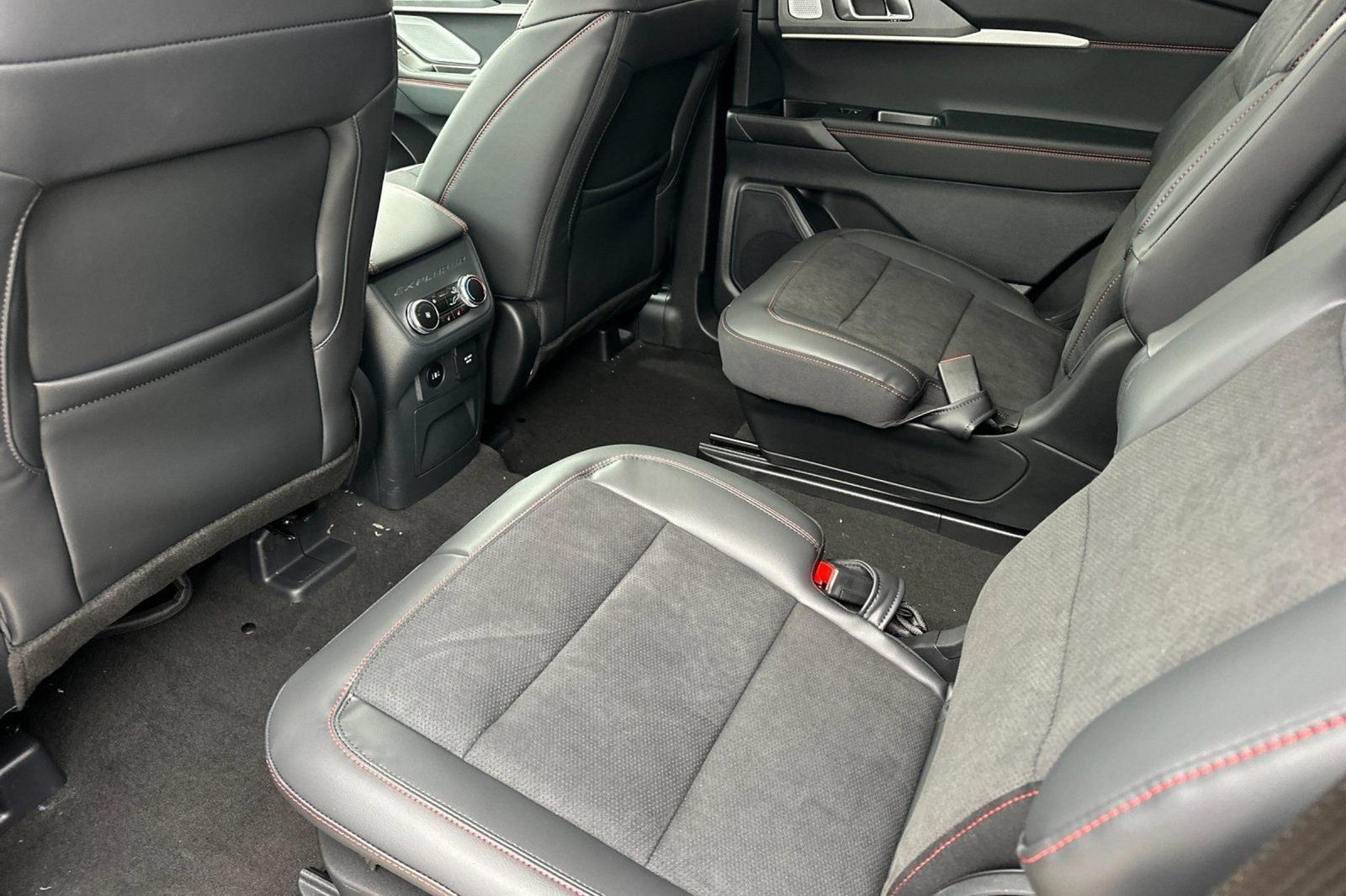 New 2025 Ford Explorer ST-Line w/ Premium Package RWD image 14