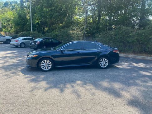 Used 2019 Toyota Camry LE w/ Convenience Package FWD image 8