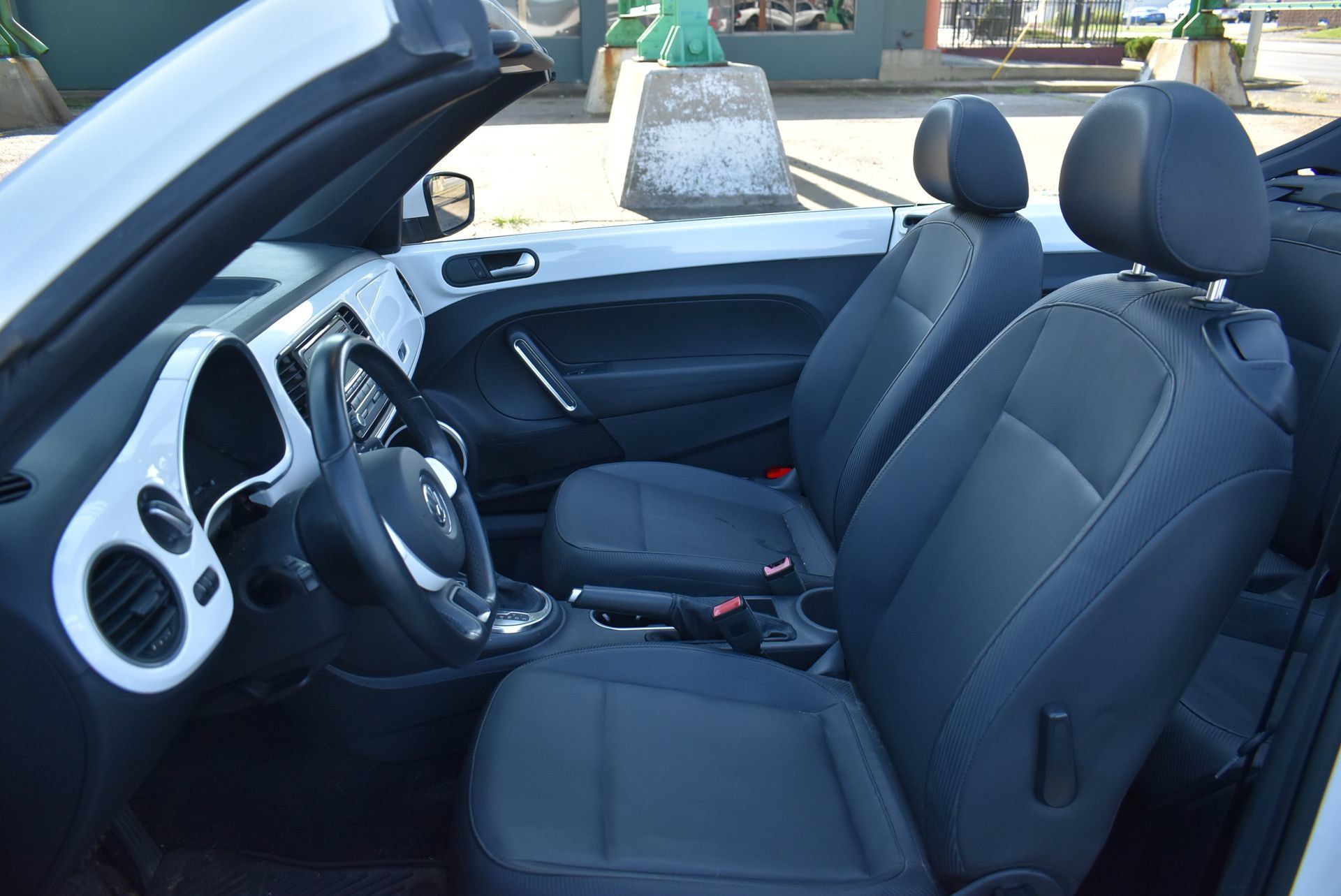 Used 2013 Volkswagen Beetle 2.5 FWD image 17